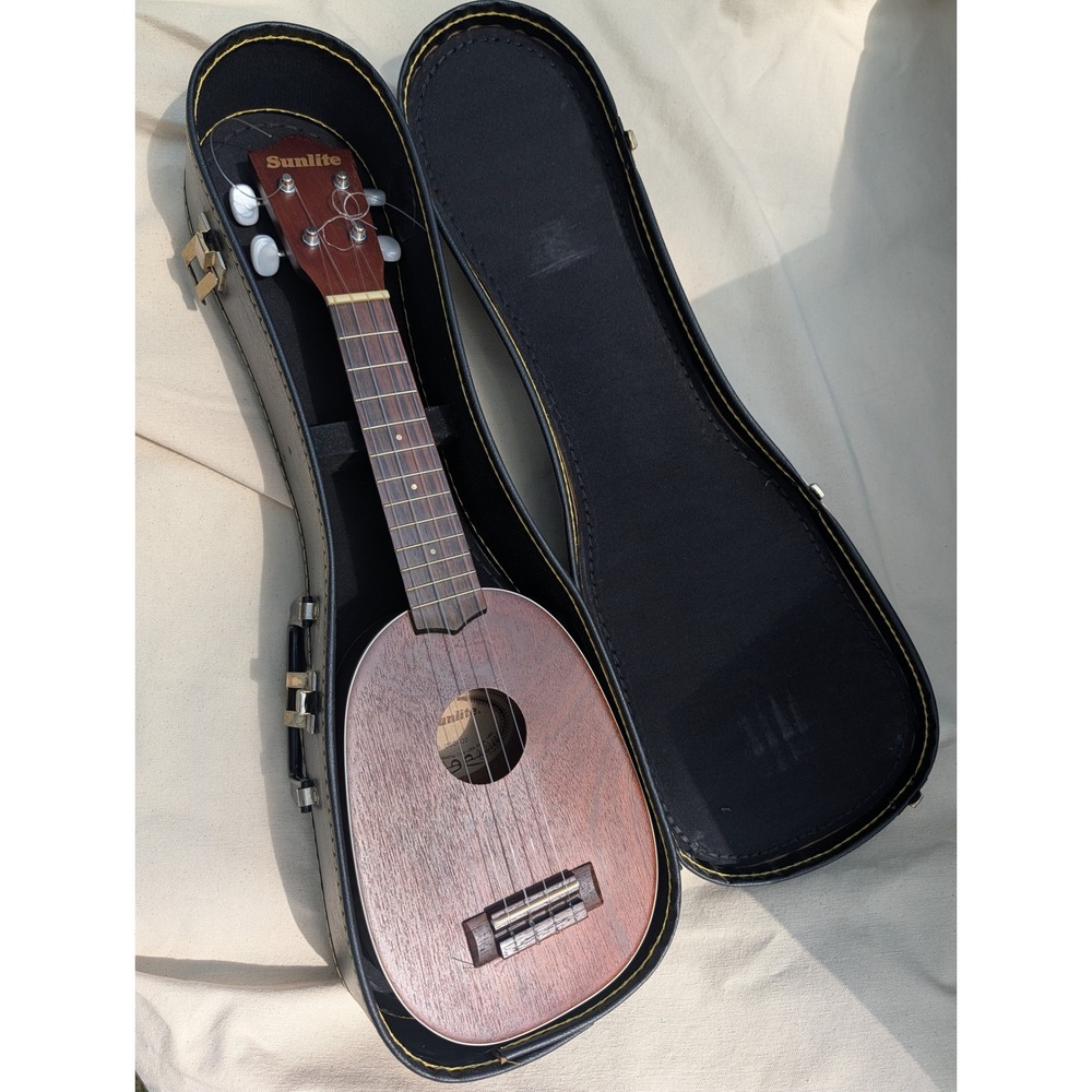 Sunlite USO-320 Soprano Pineapple Ukulele Mahogany Finish Hard Case